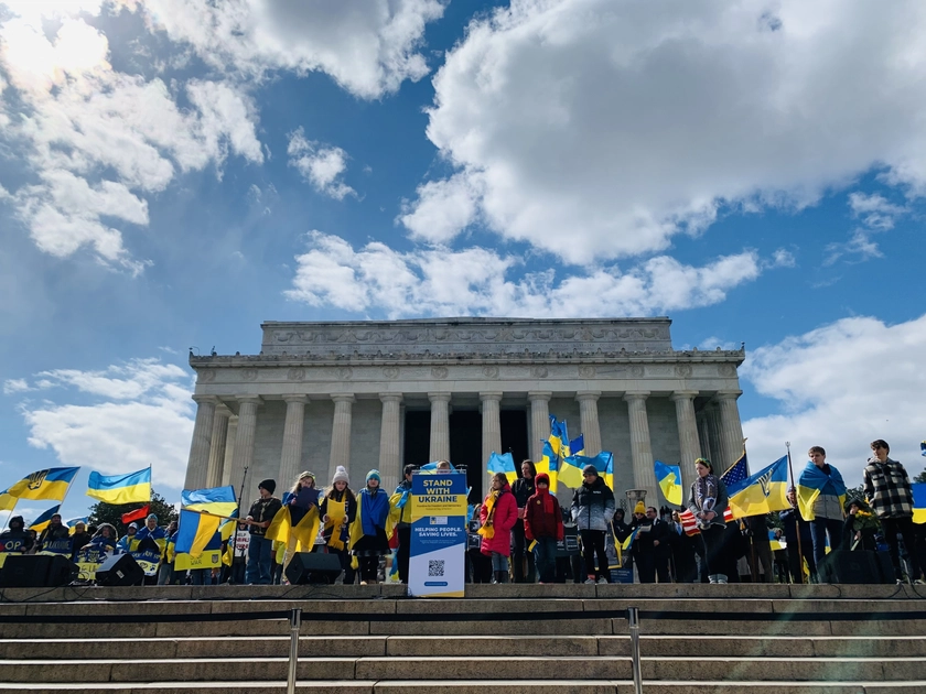 US Lawmakers Urge Trump Admin to Protect Ukrainian Refugees, Amid Conflicting Reports