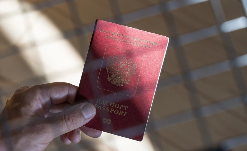 Латвія закликає ЄС призупинити видачу віз росіянам через безпекову загрозу