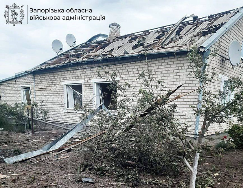 Russian Attacks Kill 2 in Ukraine