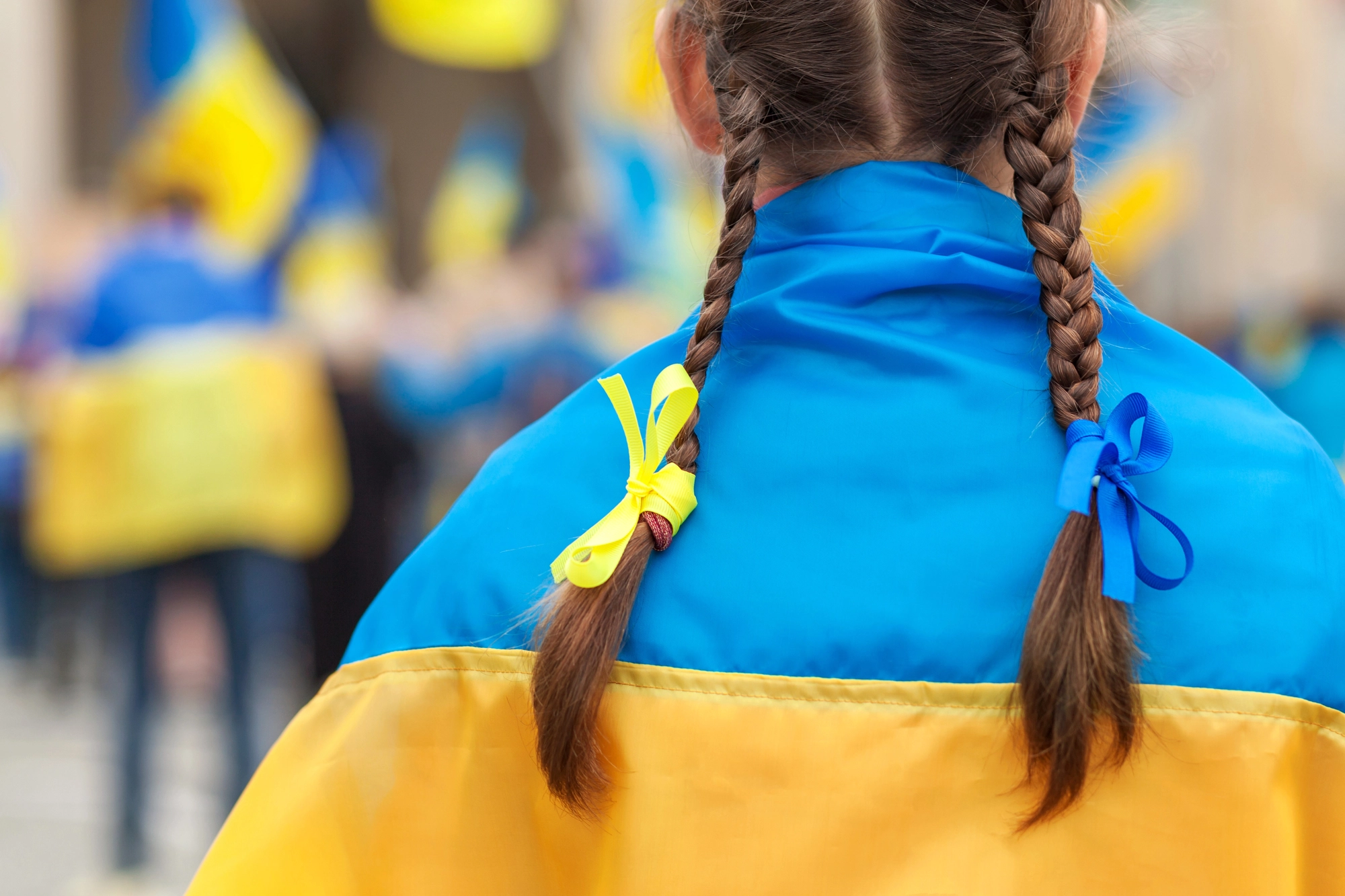 Україна повернула 52 дитини з дитбудинку в Австрії, містяни обурені