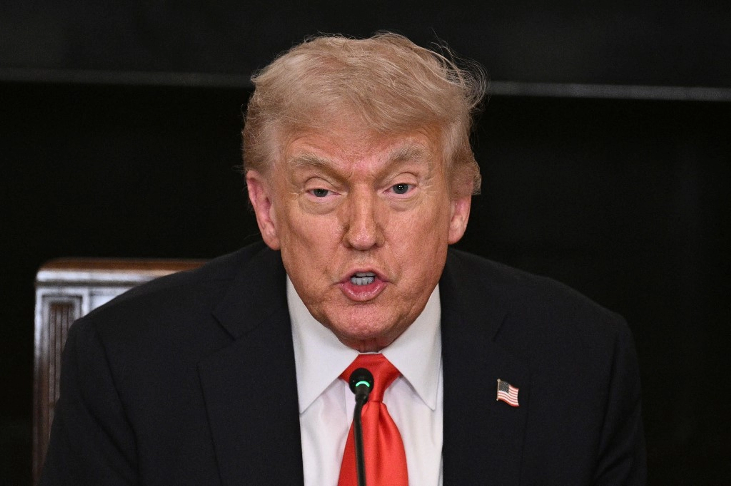 Трамп порівняв війну в Україні з бійкою і пригрозив санкціями обом країнам