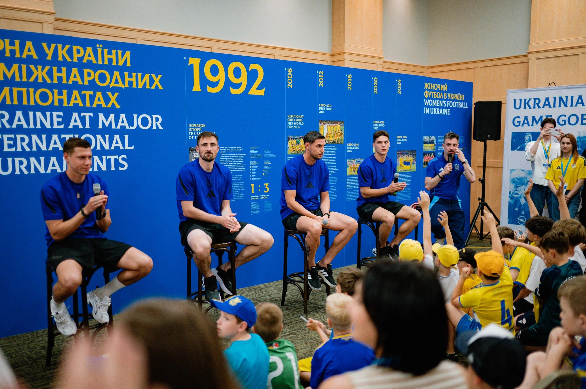 Українські футболісти зустрілися з діаспорою у Канаді