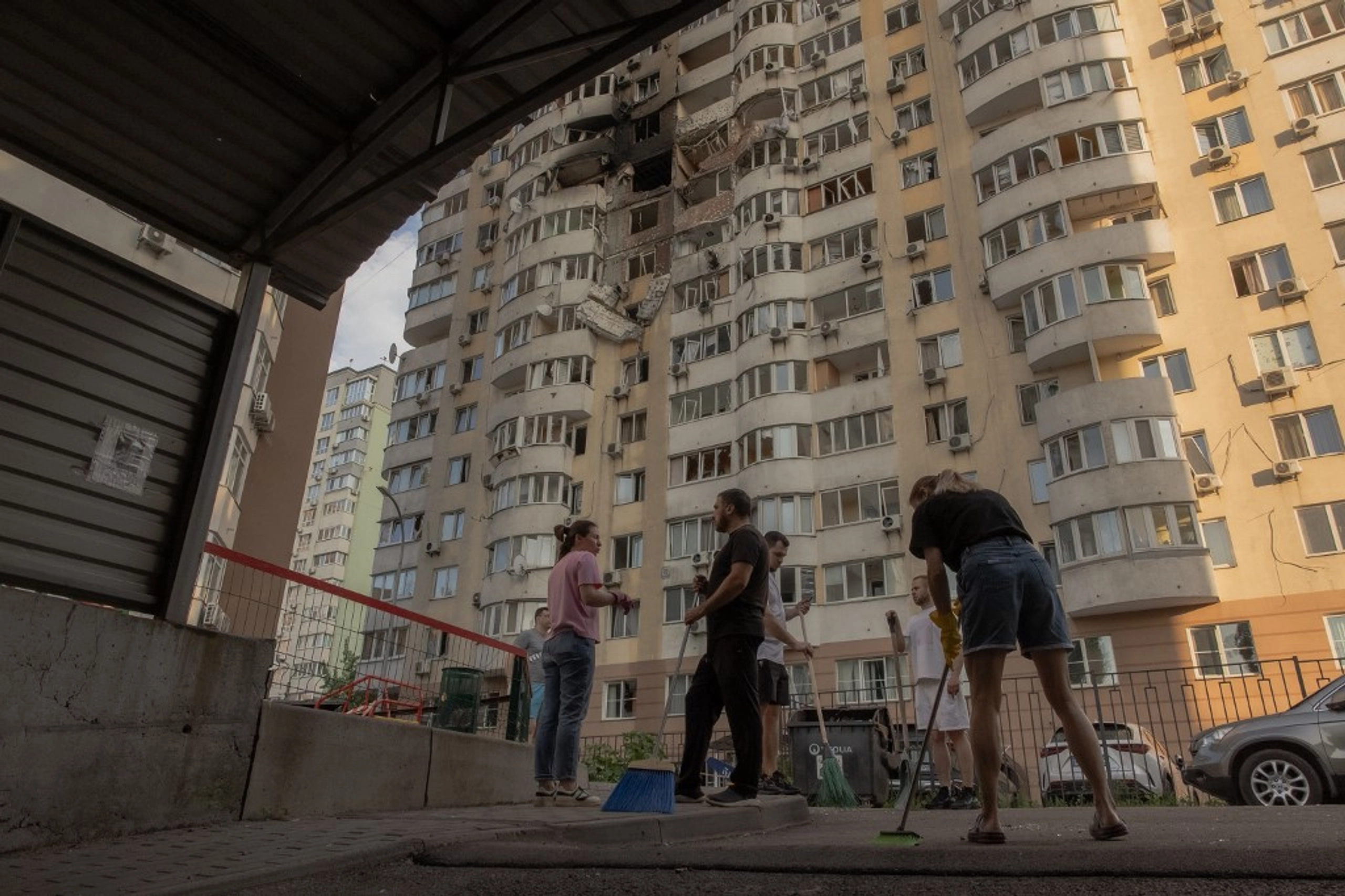 Massive Russian Airstrikes Hit Ukraine as Putin Vows Retaliation, 4 Killed in Kyiv