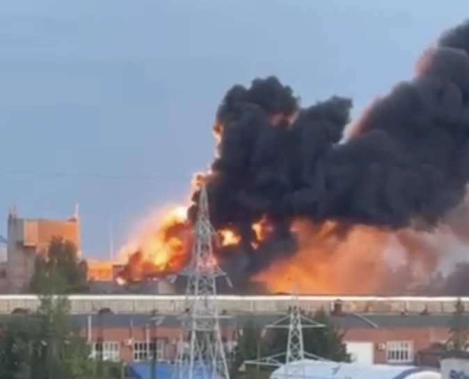 Дрони налетіли на оборонний завод “ВНІІР-Прогрес” у Чебоксарах в Росії