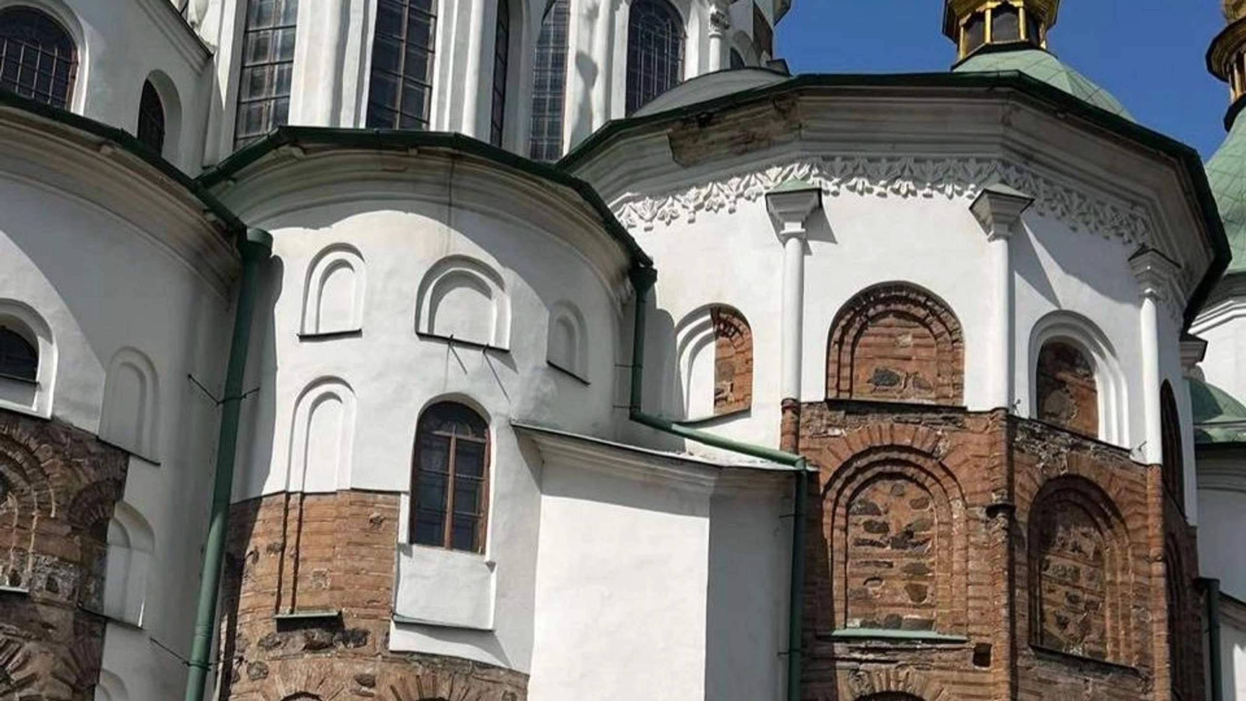 Внаслідок атаки РФ пошкоджено Софійський собор та Одеську кіностудію