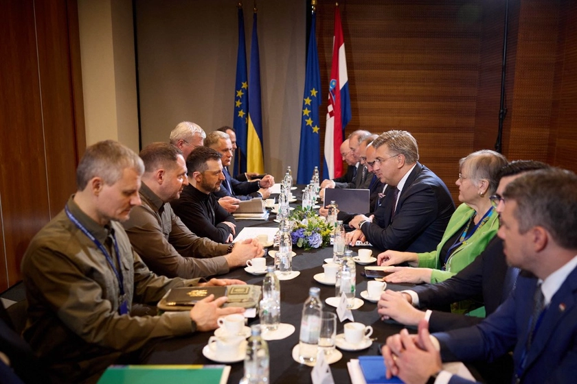 Zelensky Hosts Southeastern European Leaders in Odesa Amid Russian Strikes