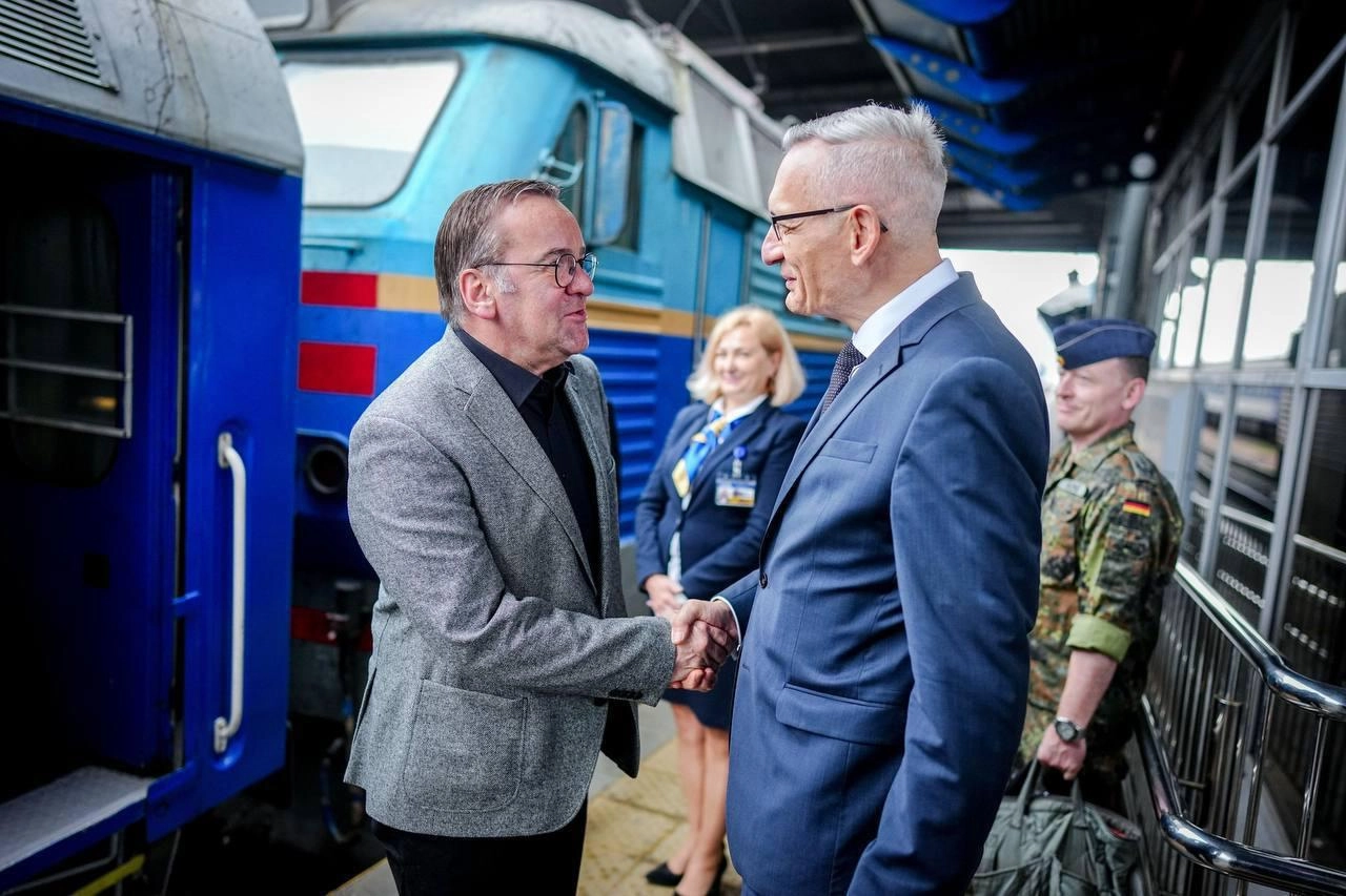 German Defense Minister Visits Kyiv as Russia Escalates Attacks
