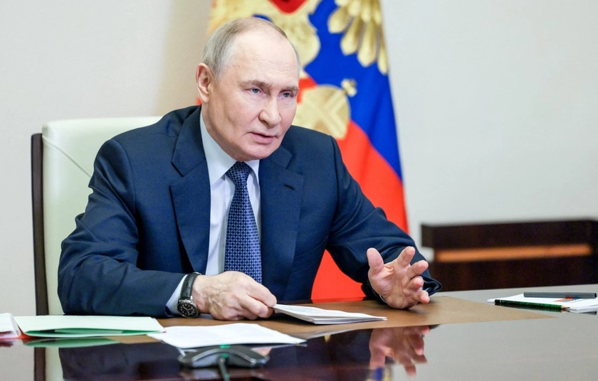Putin Clinging to ‘Superpower’ Status by His Fingertips
