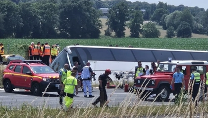 O ônibus que transportava estudantes ucranianos derruba na França, matando 4