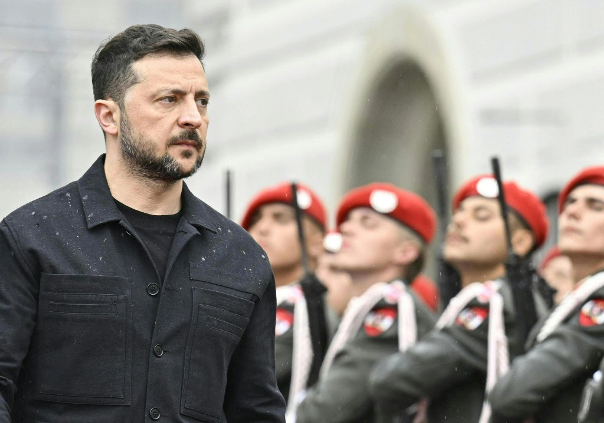 US Reportedly Asked Zelensky to Suit Up for White House Meeting With Trump