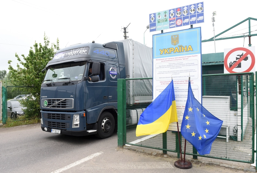 Європарламент підтримав продовження “транспортного безвізу” з Україною