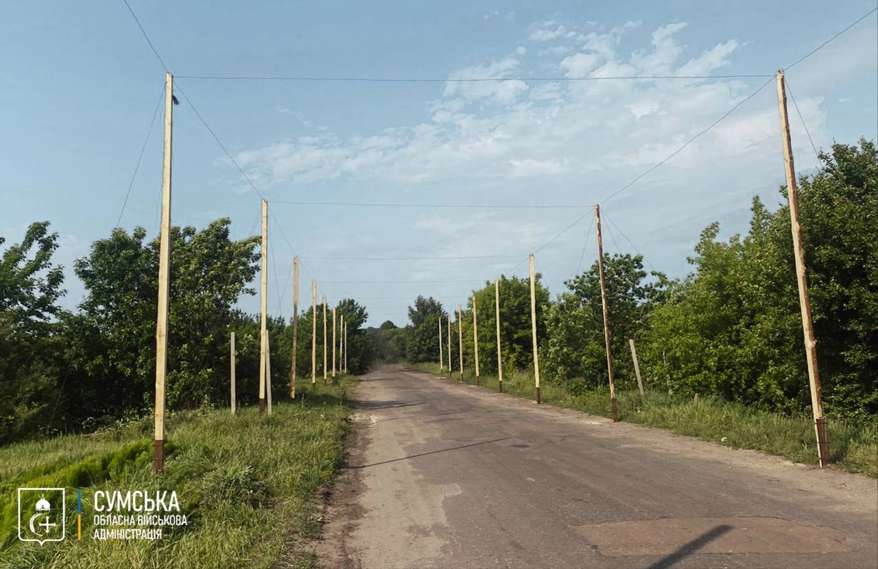 На Сумщині дороги прикордонних громад облаштовують антидроновими сітками