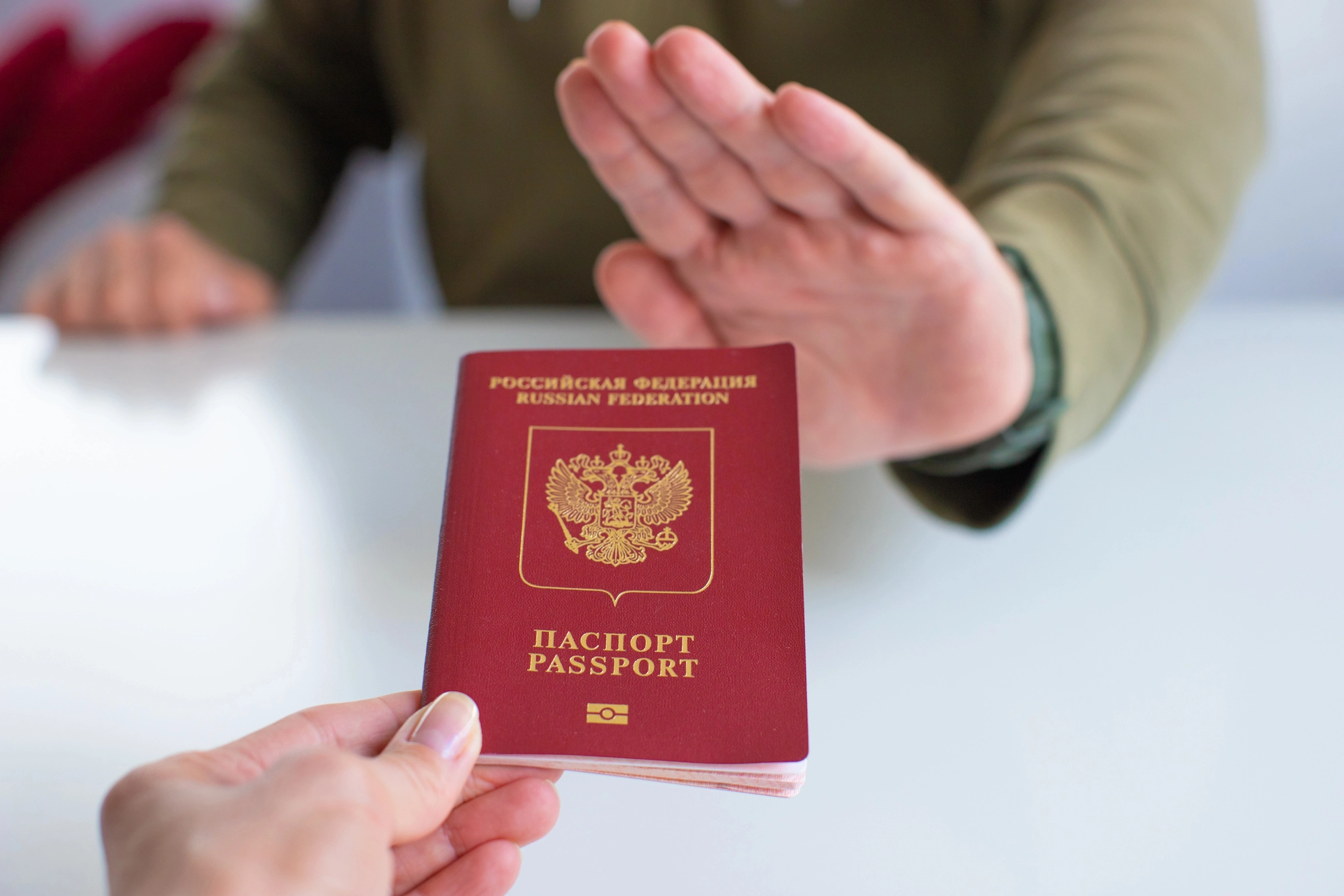 Декілька країн ЄС планують заборонити російським військовим в’їзд до Шенгену
