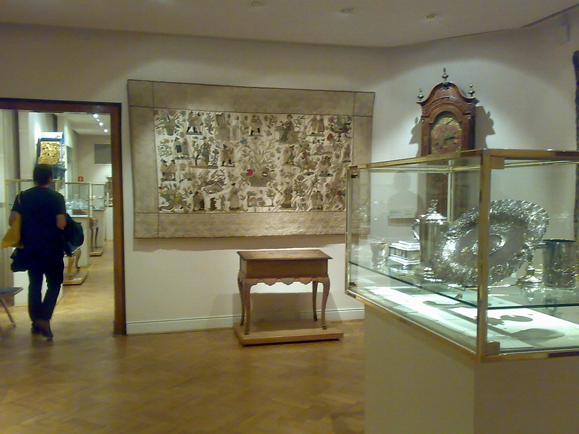 Poland Drafts Emergency Art Evacuation Plan Amid Regional Security Fears