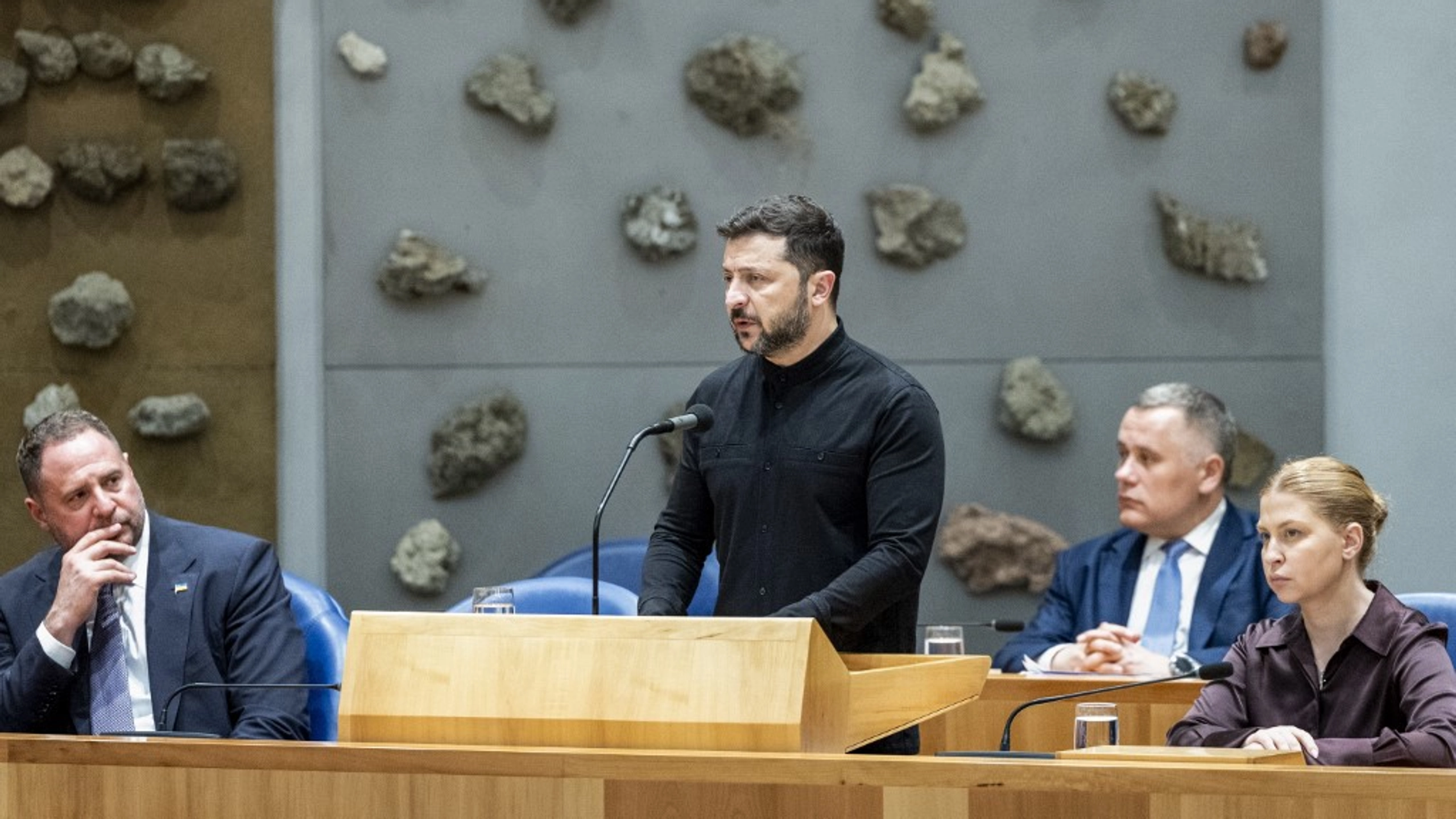 Dutch Prime Minister and King Welcome Zelensky Amid NATO Summit