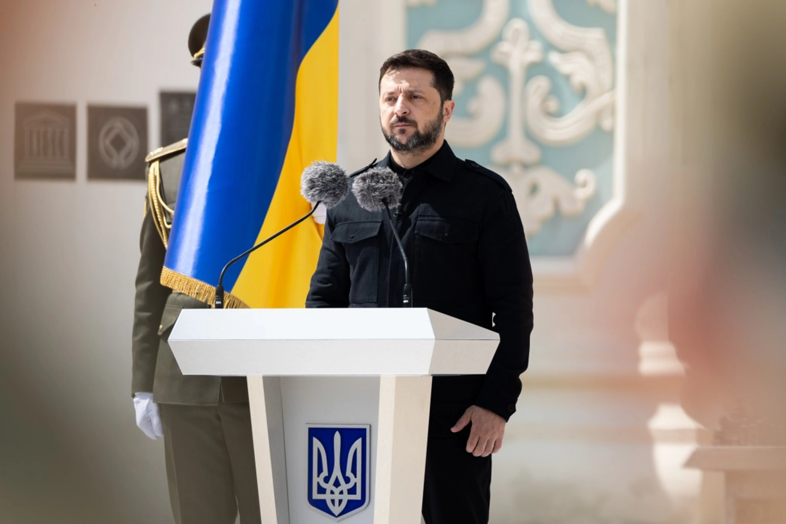 Зеленський: Україна бореться за головне конституційне право - на життя і незалежність