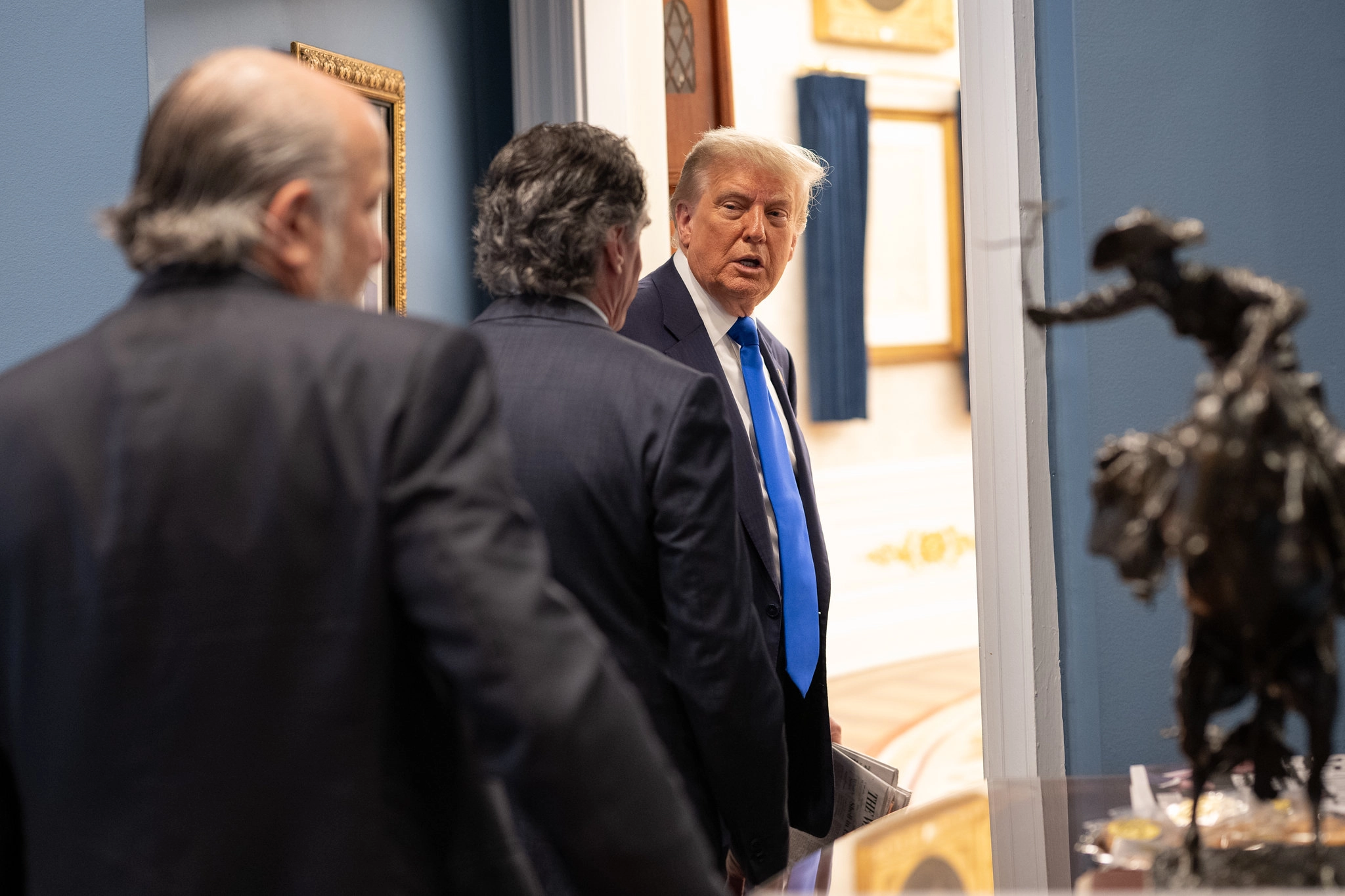 Trump Quietly Extends Biden-Era Sanctions Targeting Russian Banks, Energy Sector