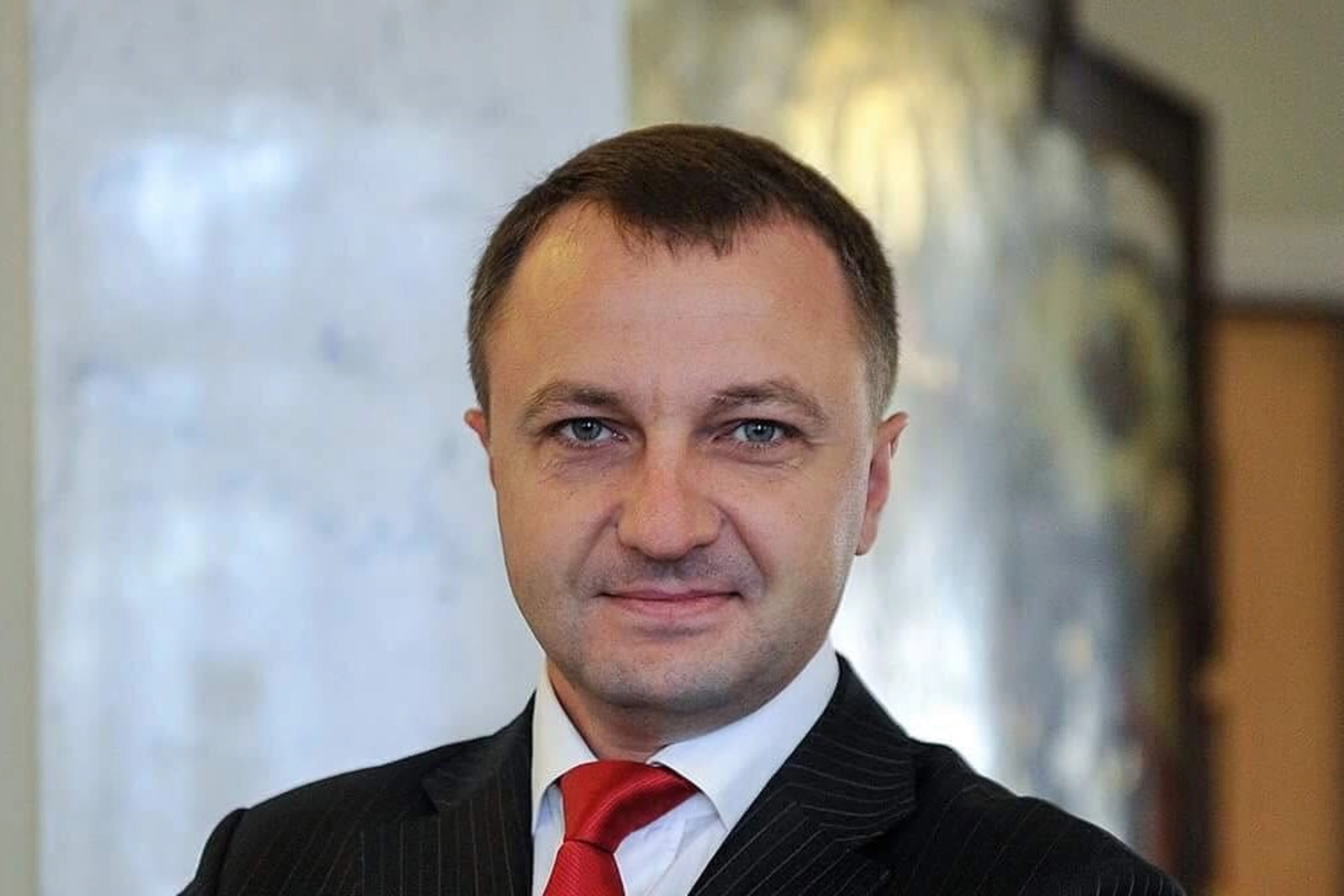 Кабмін звільнив мовного омбудсмена Кременя та провів низку кадрових змін