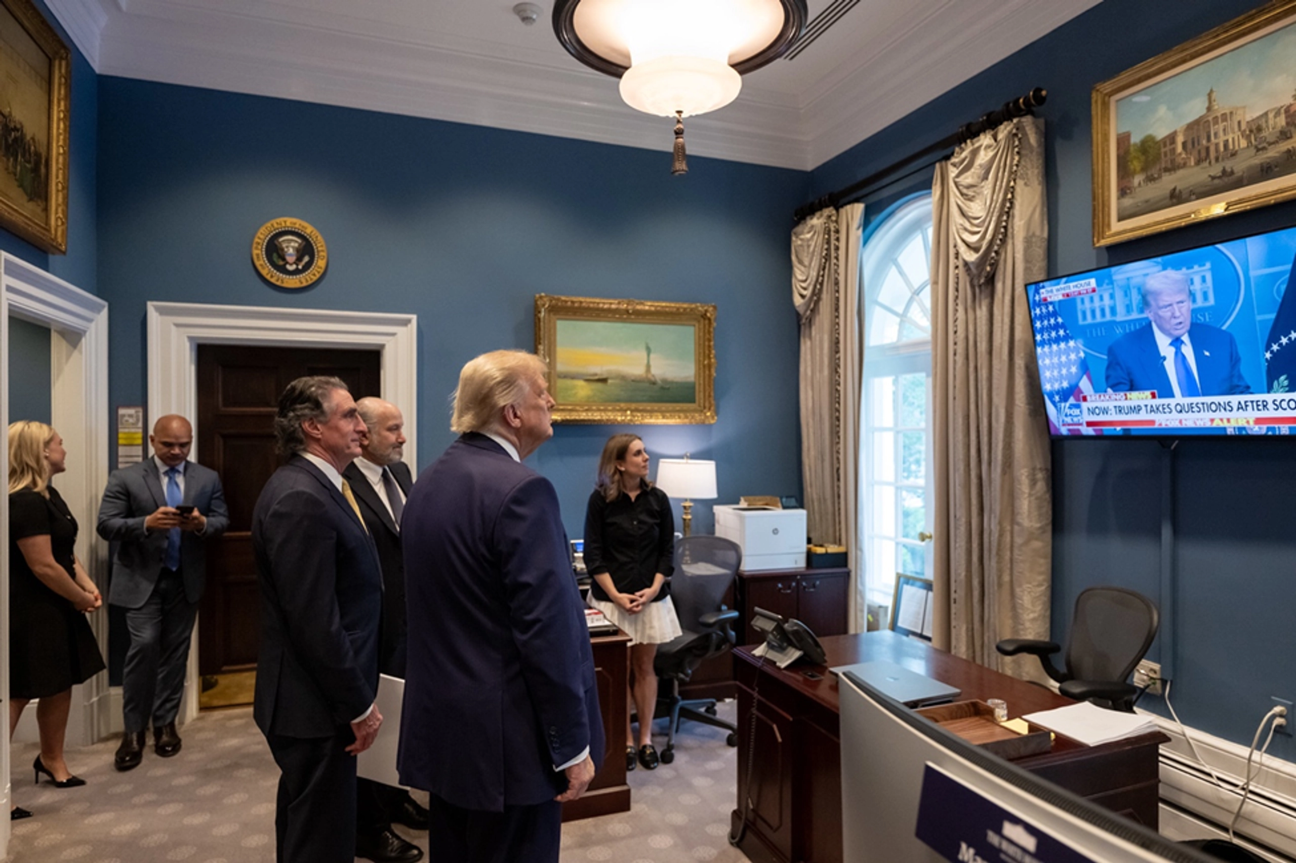 Трамп має навчитися у Трампа ставитися до Росії “так само, як до Ірану” - експосол США