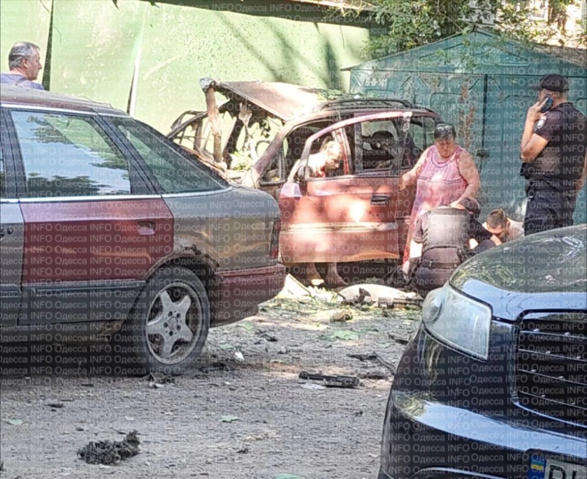 В Одесі вибухнуло авто: СБУ розслідує як спробу теракту