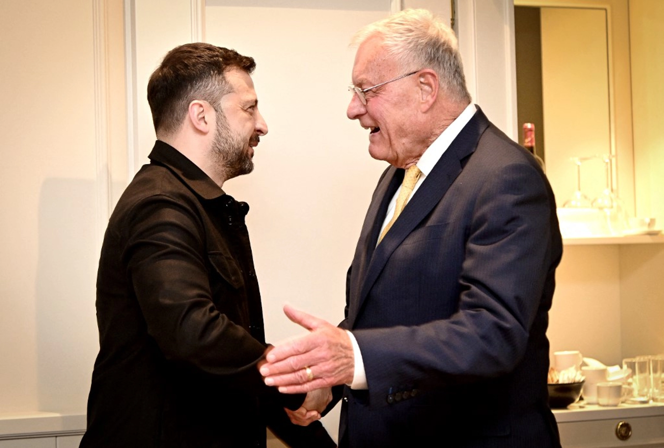 Zelensky and Kellogg Talk Air Defense, Weapons Production, Sanctions