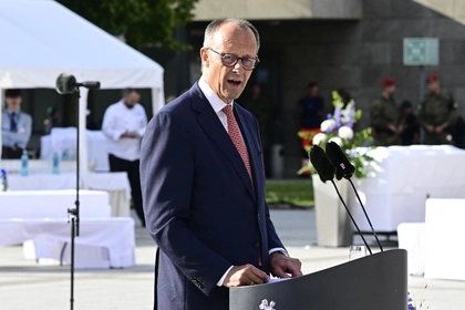 Merzas pakvietė Trumpą „pasilikti su mumis“ Europiečiai Ukrainoje