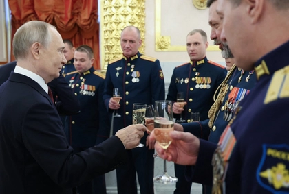 Putin Awards 'Herói da Rússia' para 'Butcher' General, que levou tropas em um banho de sangue