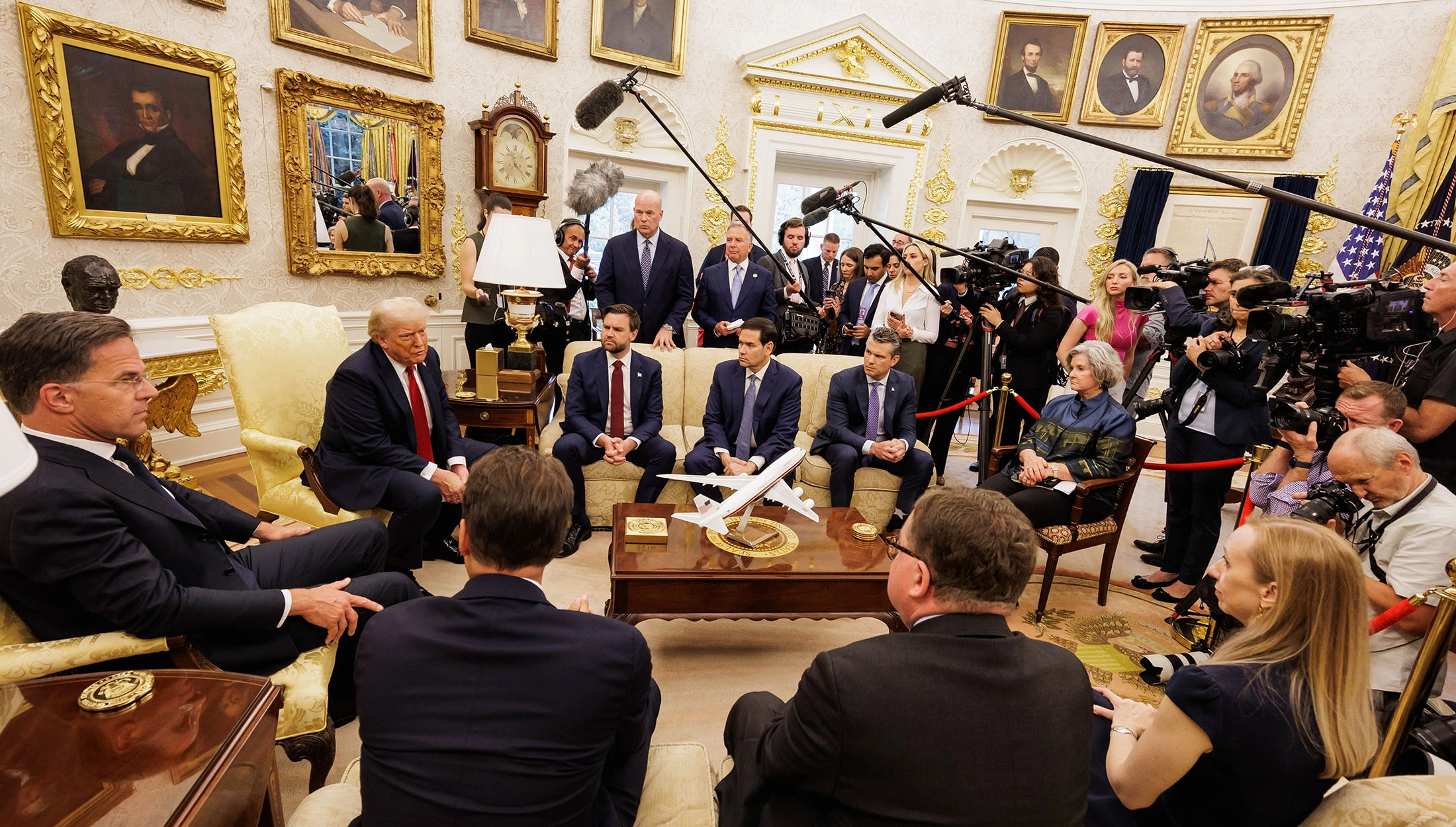 Останні заява Трампа і Рютте щодо війни в Україні: світ збентежений