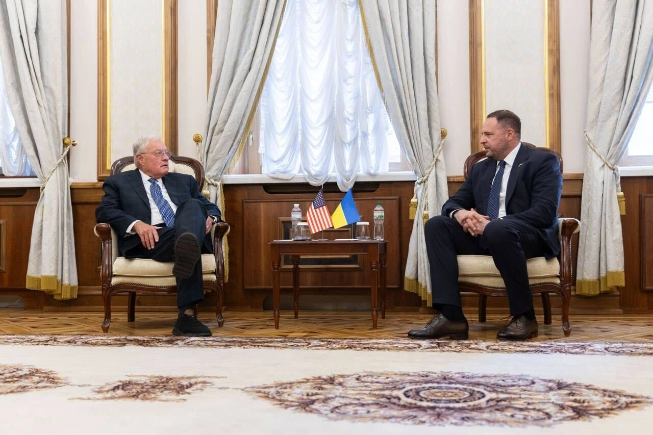 Єрмак та Келлоґґ обговорили повернення депортованих Росією дітей