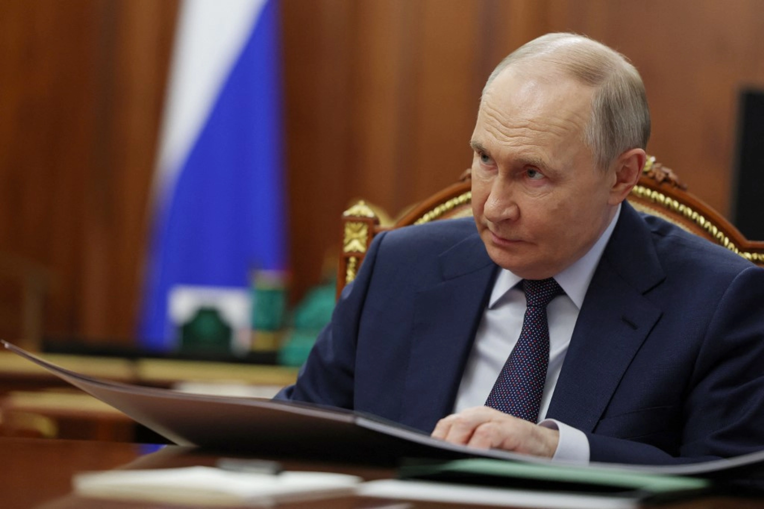 Putin’s Economic Façade Cracks as Debt and War Costs Rise