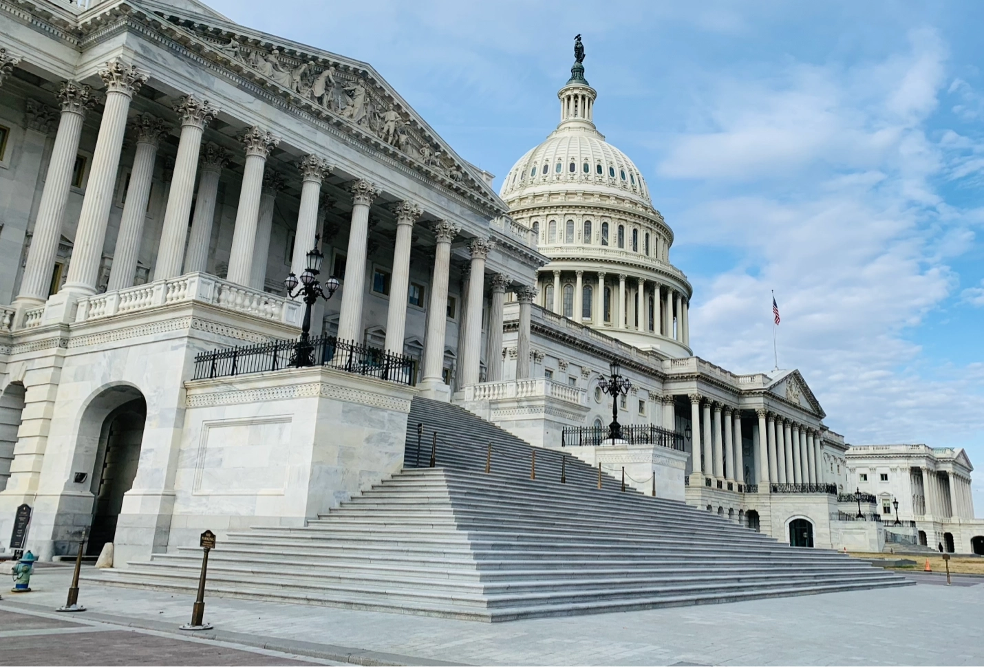 Палата представників США проголосувала за продовження військової допомоги Україні