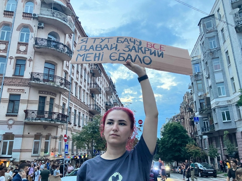 Thousands in Kyiv Protest New Bill Undermining Anti-Corruption Efforts, Zelensky Still Signs Into Law