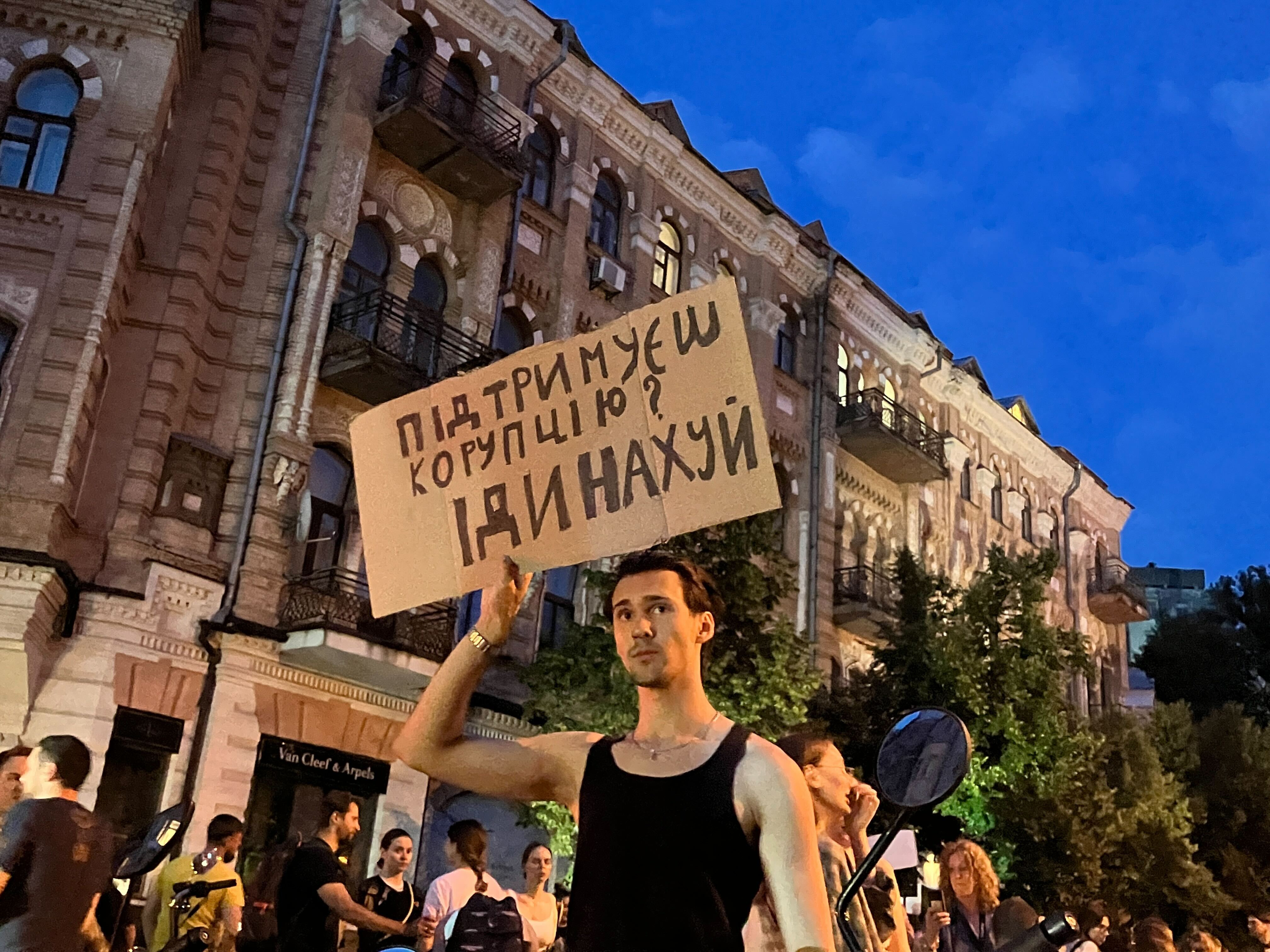 Zelensky Signs Law Gutting Ukraine’s Top Anti-Corruption Agencies, Defying Protesters