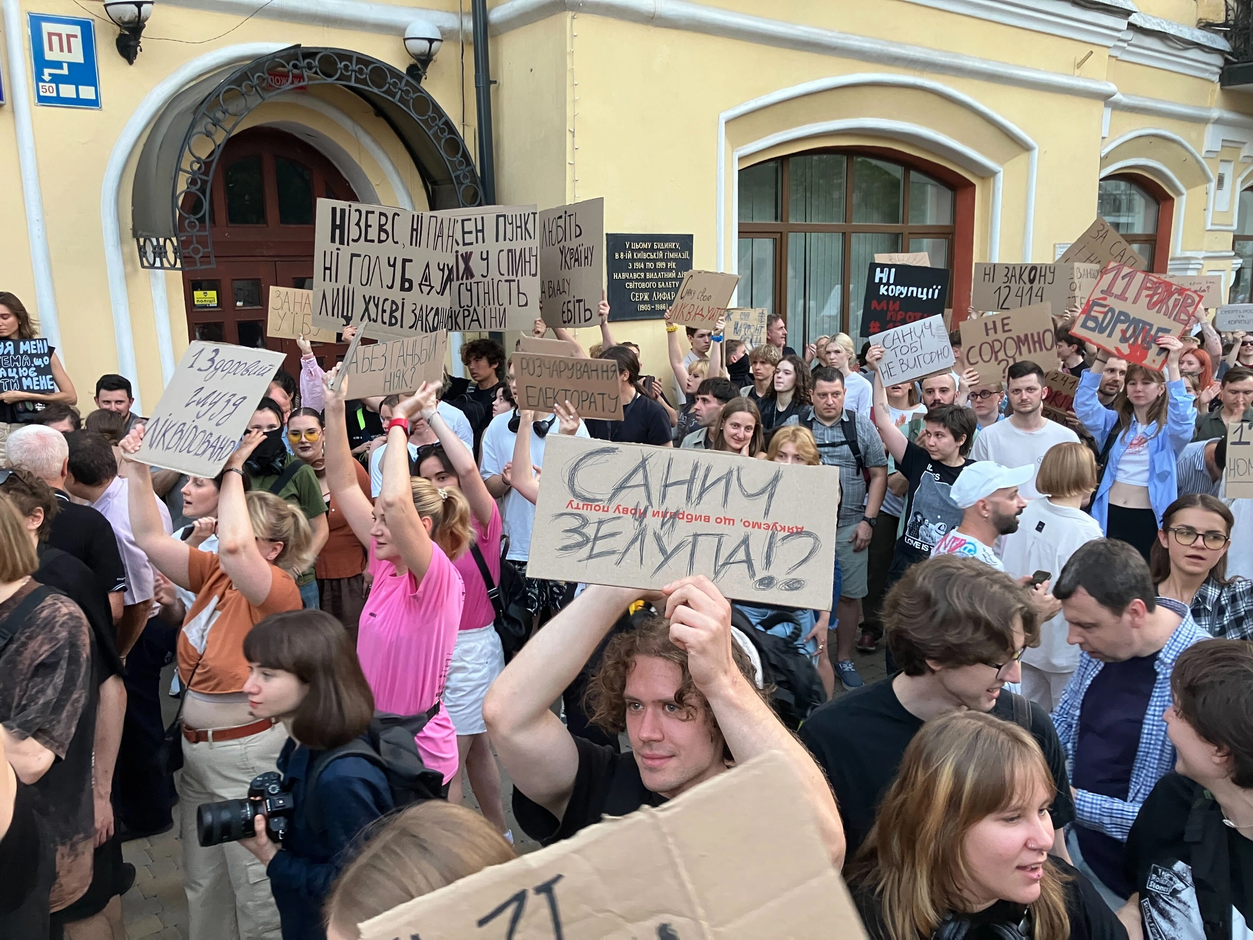 Anti-Graft Agencies Say They Are OK With Zelensky’s Compromise Plan