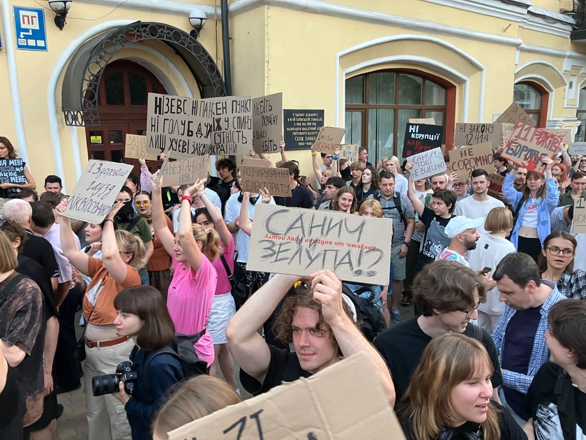 Anti-Graft Agencies Say They Are OK With Zelensky’s Compromise Plan