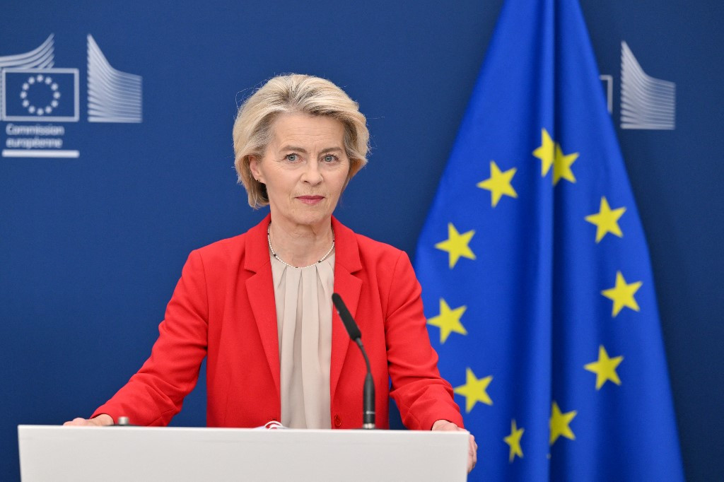 EU pozdravila potezo Zelenskega glede boja proti korupciji kljub protestom