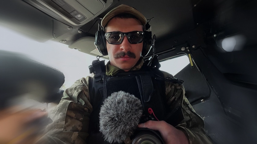 ‘Still Himself’: Kyiv Post Videographer Loses Right Arm in Combat, Faces It With Strength, Humor, Optimism