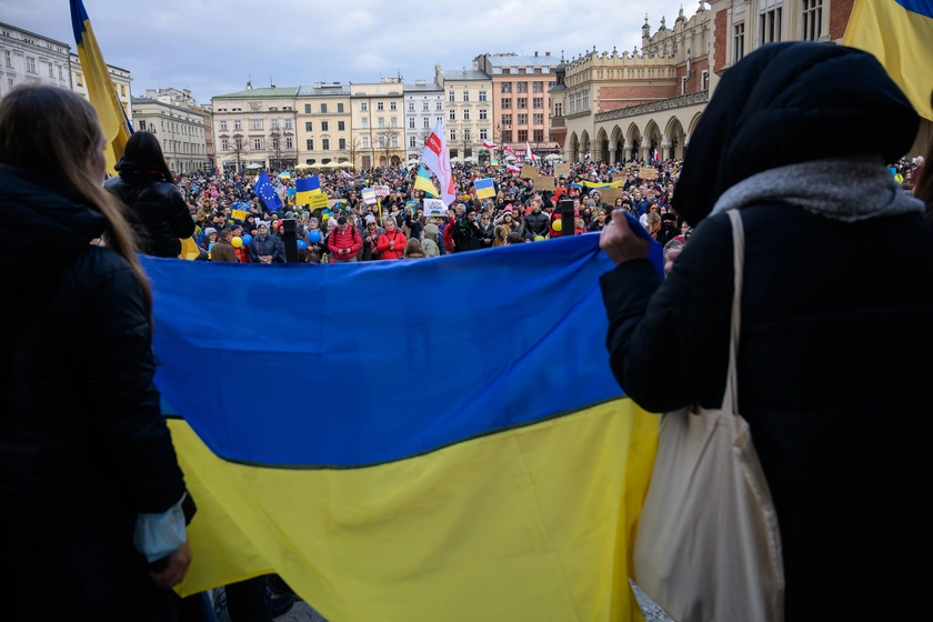 Більшість українців за кордоном готові повернутися додому після війни