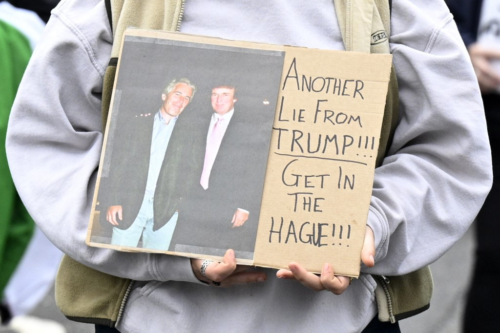 Trump and Epstein Feuded Over Mansion Russian Oligarch Bought, Says President’s Biographer