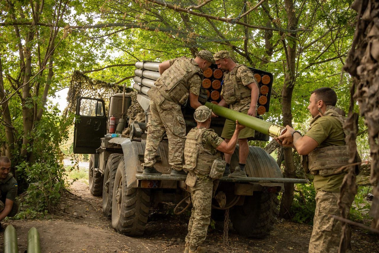 Ukraine Must Bolster Defense Regardless of Peace Talks, as Russia will not Disappear – Expert