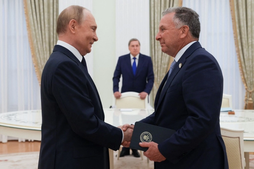 ‘Yuri, Yuri, Here’s What I Would Do’: Witkoff Recorded Coaching Kremlin on Peace Plan