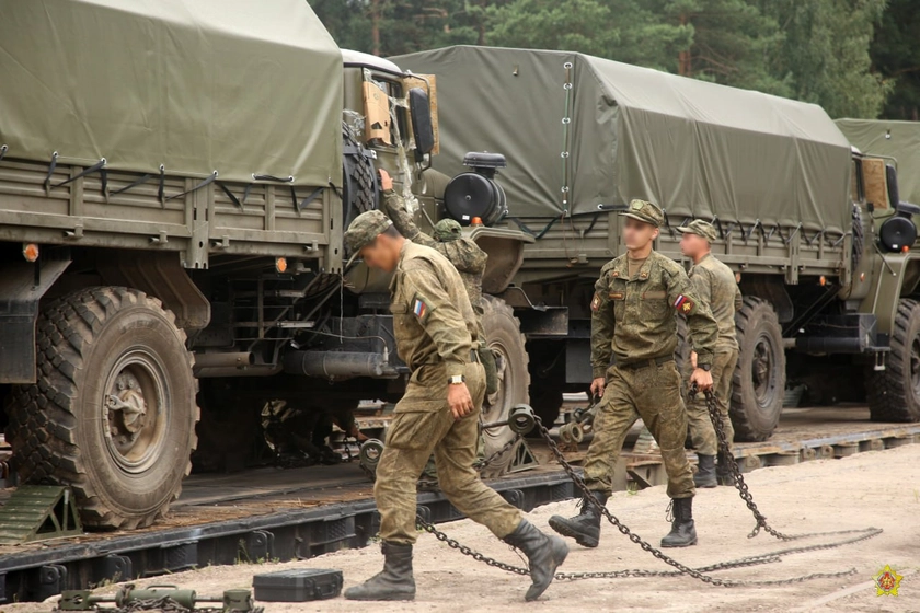 РФ перекинула перші підрозділи до Білорусі в межах навчань “Запад-2025”
