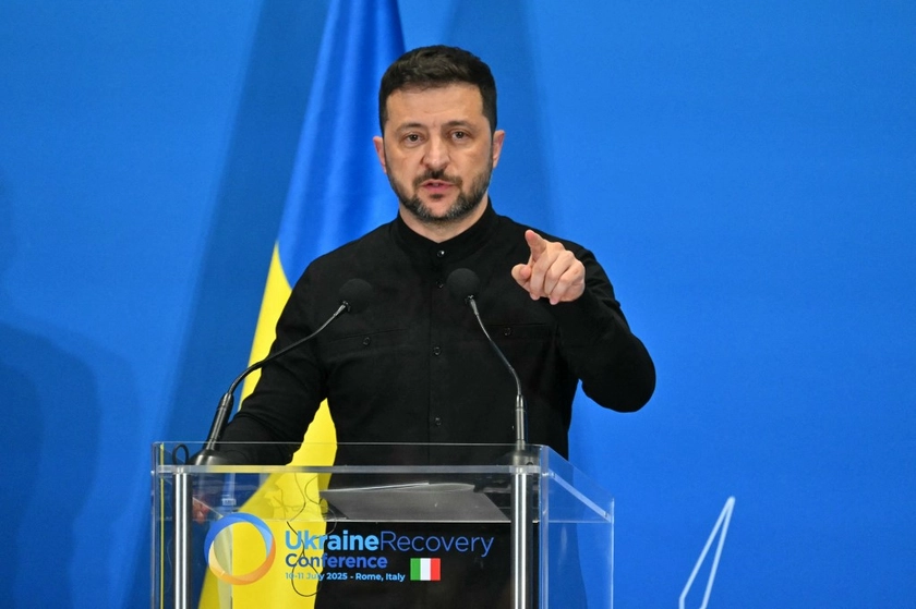 Anti-Corruption Debacle Sees Zelensky’s Trust Rating Drop for Third Straight Month