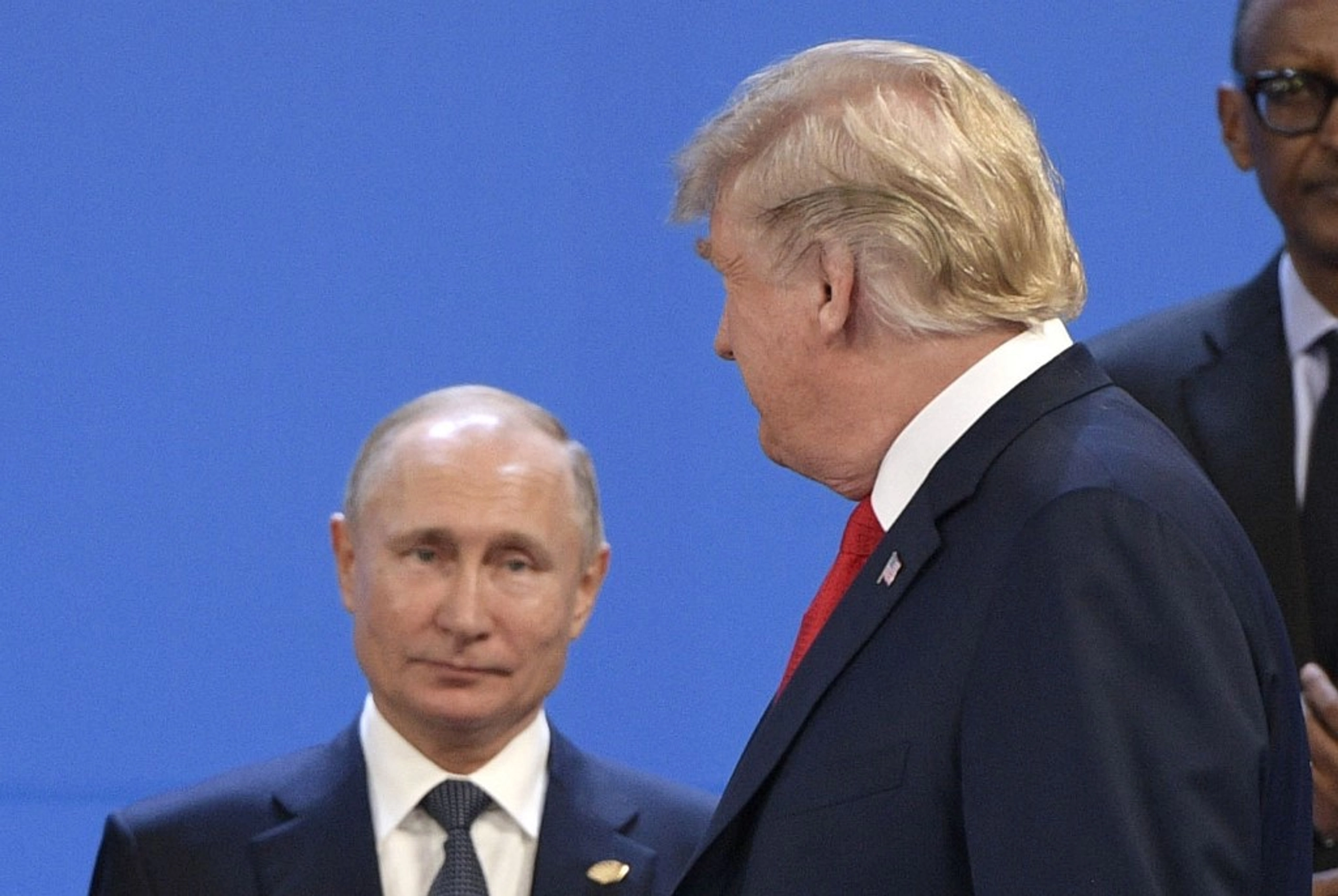 Путін на Алясці спробує купити прихильність Трампа, кажуть експерти з Польщі