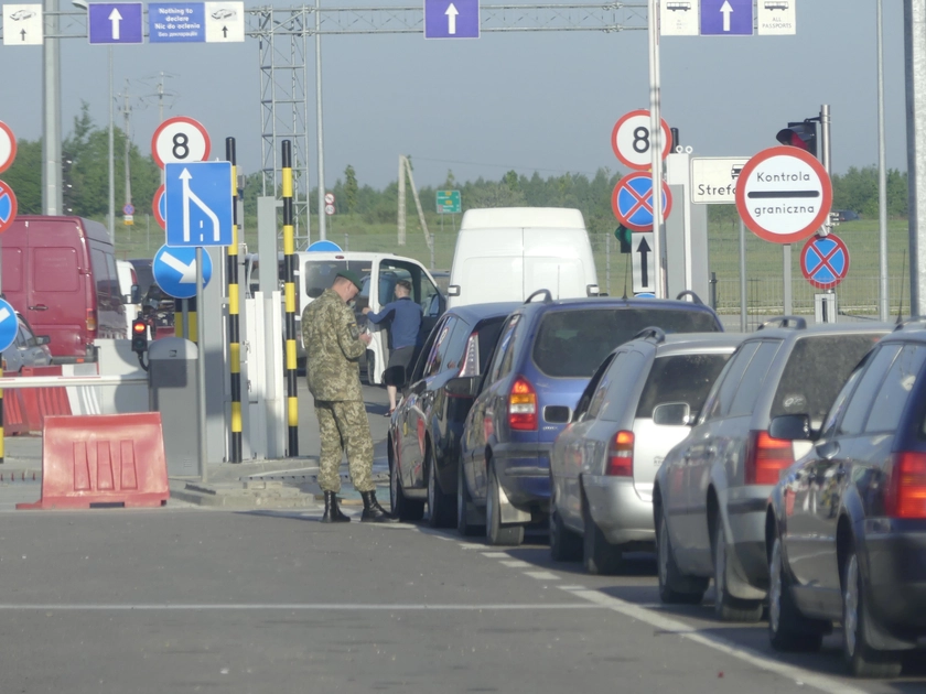 Пасажиропотік на кордоні зростає: скільки українців виїхали та повернулися