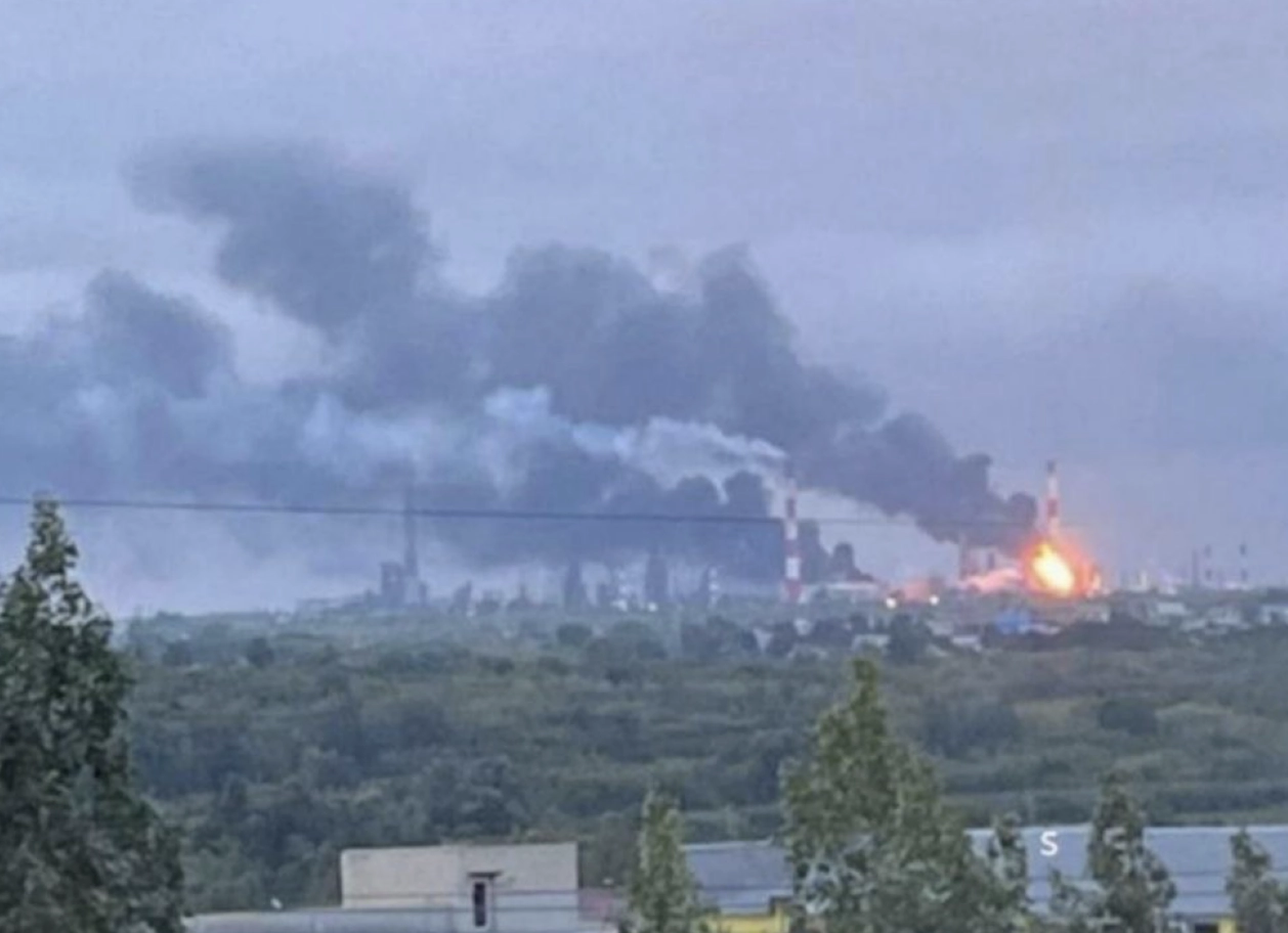 ЗСУ атакували порт в Оля з комплектуючими для “Шахедів” та НПЗ у Сизрані
