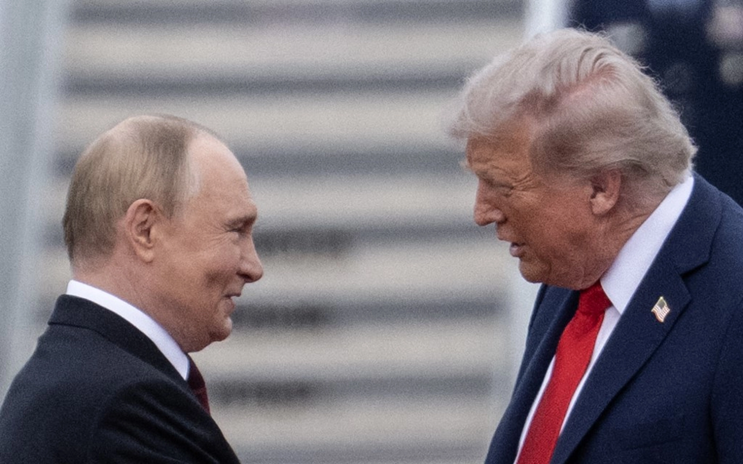 15 причин, чому ми знаємо, що Трамп підтримує Путіна