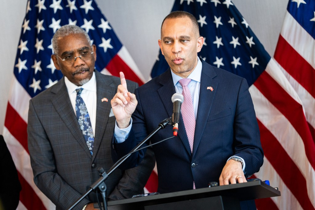 Top Democrat Slams Trump-Putin Meeting, Calling It ‘Undeserved Reward’