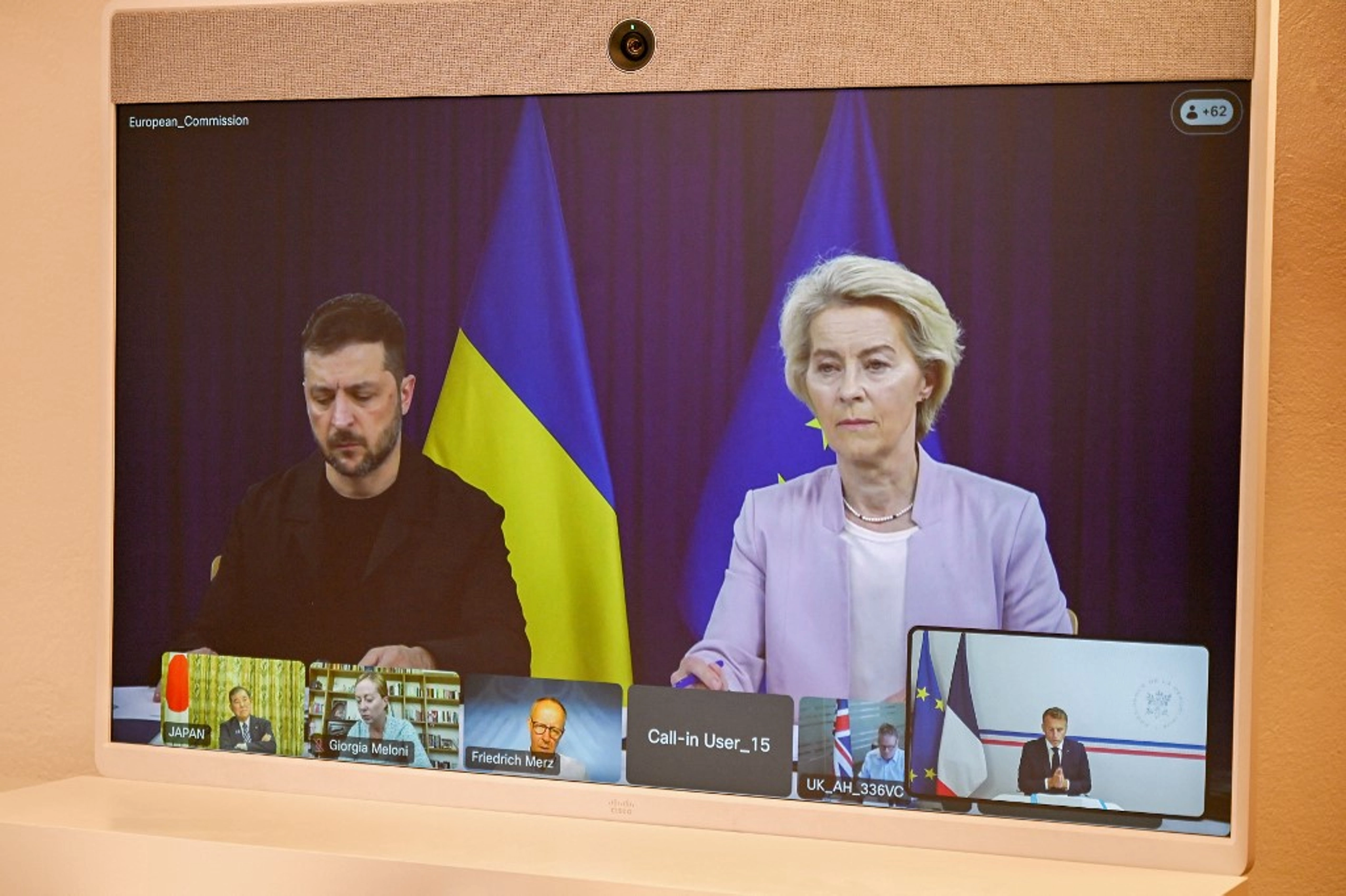 Europe Rallies Behind Ukraine Ahead of Zelensky-Trump Talks