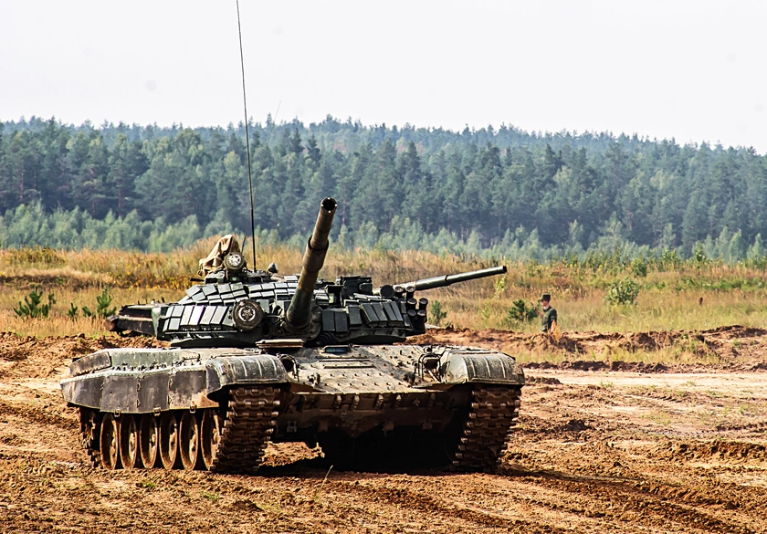 РФ перекидає війська у Білорусь для навчань “Запад-2025”, Україна мінує кордон